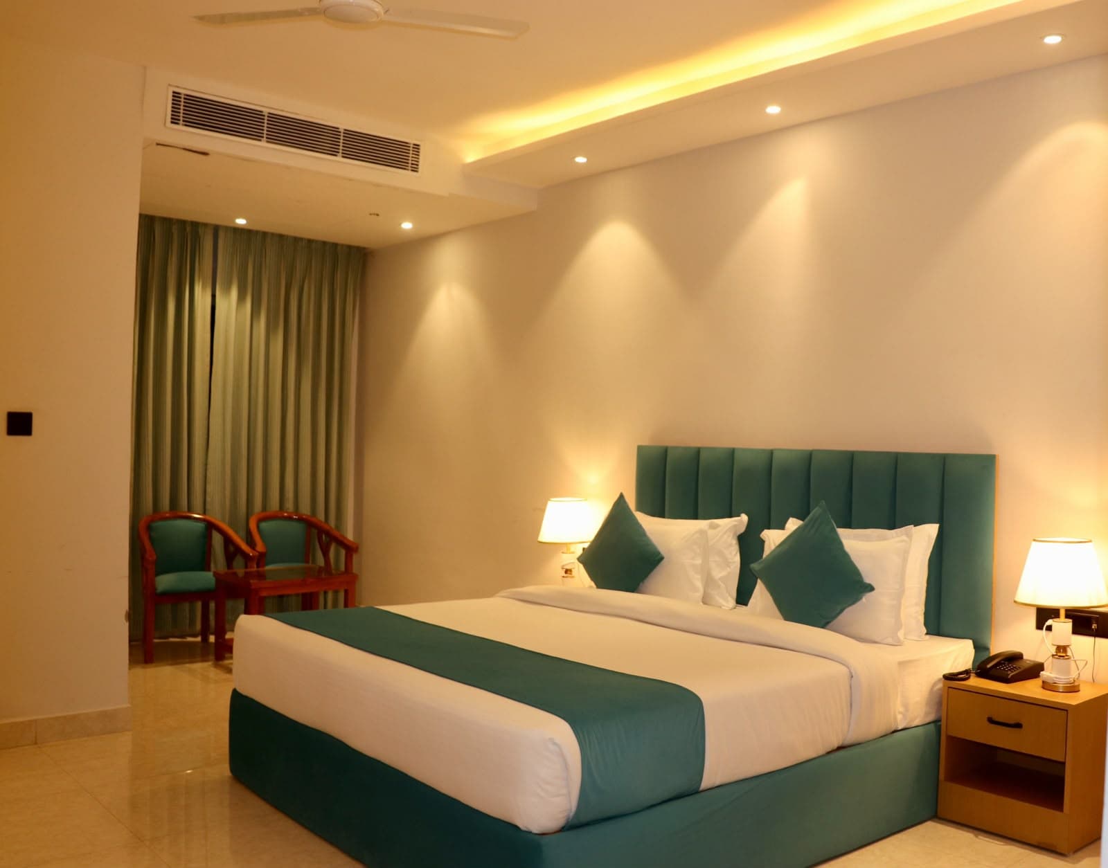 Deluxe Room Cozy King Bed Setup